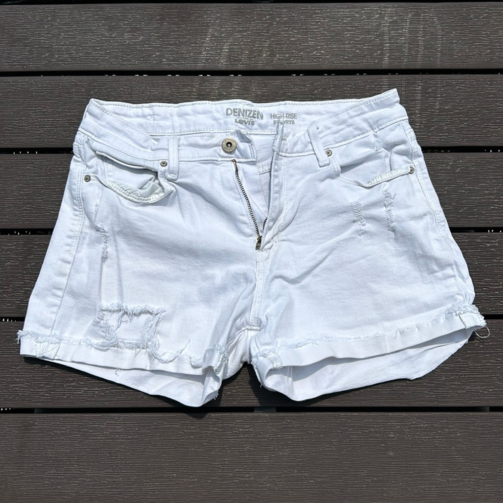 Women’s dentist in From Levi’s high-rise white short size 6 – W 28